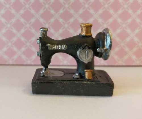 Dolls house vintage - , resin