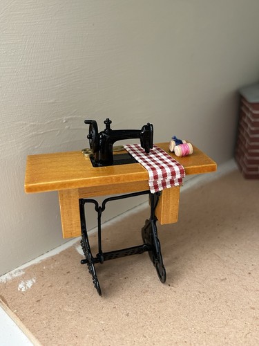 Scale dolls house - scale,