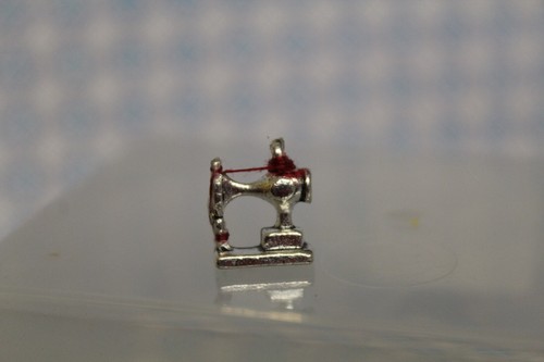 Dolls house very small - dolls,