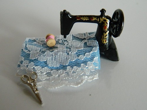 12th scale dolls - scale,