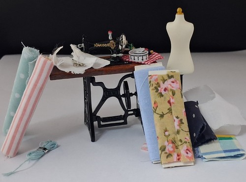 Miniature 12th scale dolls - 1/12th,