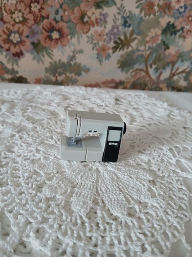 Dolls house 12th scale new - house,