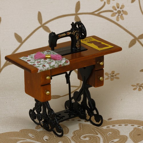Miniature dolls house - dolls, treadle