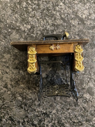Dolls house scale - dolls,