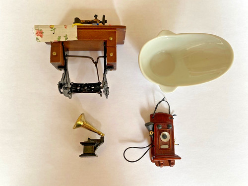 Dolls house miniature - 4, x