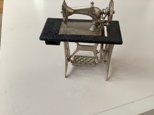 Dolls house scale - house, 1/12