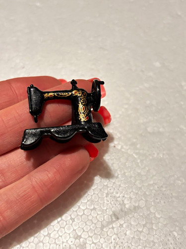 Dolls house miniature - 1:12,